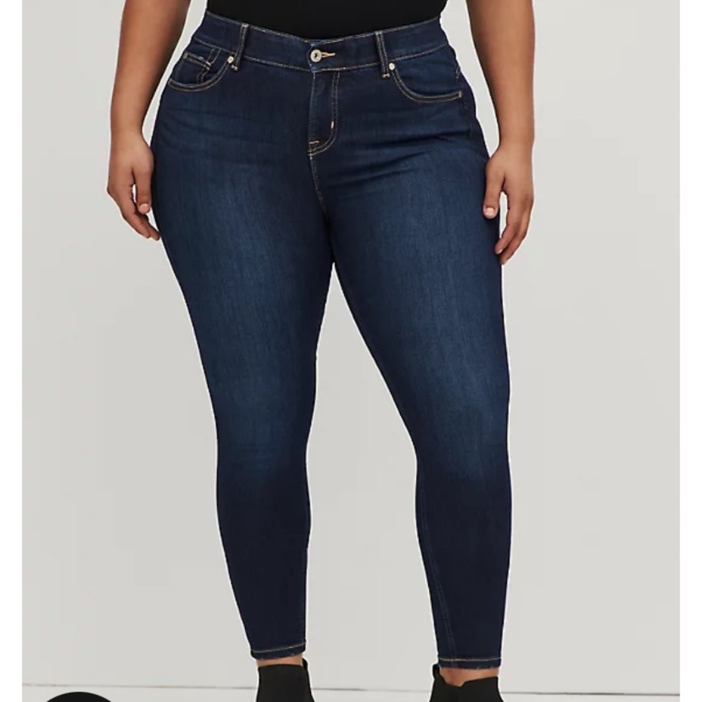 Torrid BOMBSHELL SKINNY JEAN - PREMIUM STRETCH ECO DARK WASH excellent condition